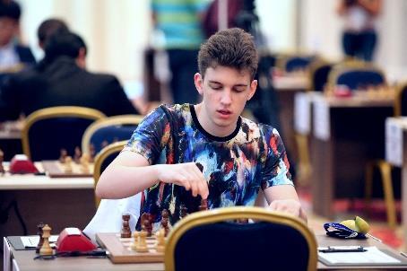 5097.Partia angielska [A34] GM Lenderman (USA) 2565 GM Aryan (Norwegia) 2588 1.Sf3 Sf6 2.c4 c5 3.Sc3 d5 4.cd5 Sd5 5.e3 Sc3 6.dc3 Hd1 7.Kd1 Sc6 8.e4 b6 9.Kc2 Gb7 10.Ge3 e6 11.Sd2 Gd6 12.a4 Ke7 13.