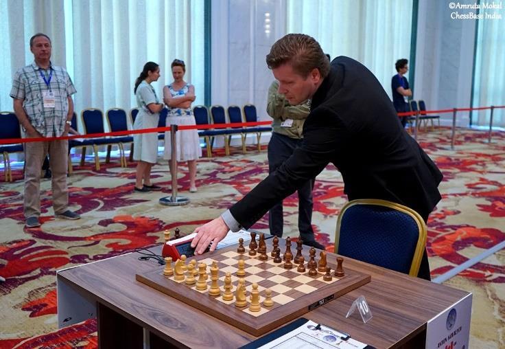 Gf1 Wf4 25.Sf4 Ha5 26.He1 Gg5 27.Hg3 Gh6 28.Gd3 0 0 0 29.Wb3 e5 30.de5 d4 i białe poddały się. 5109.