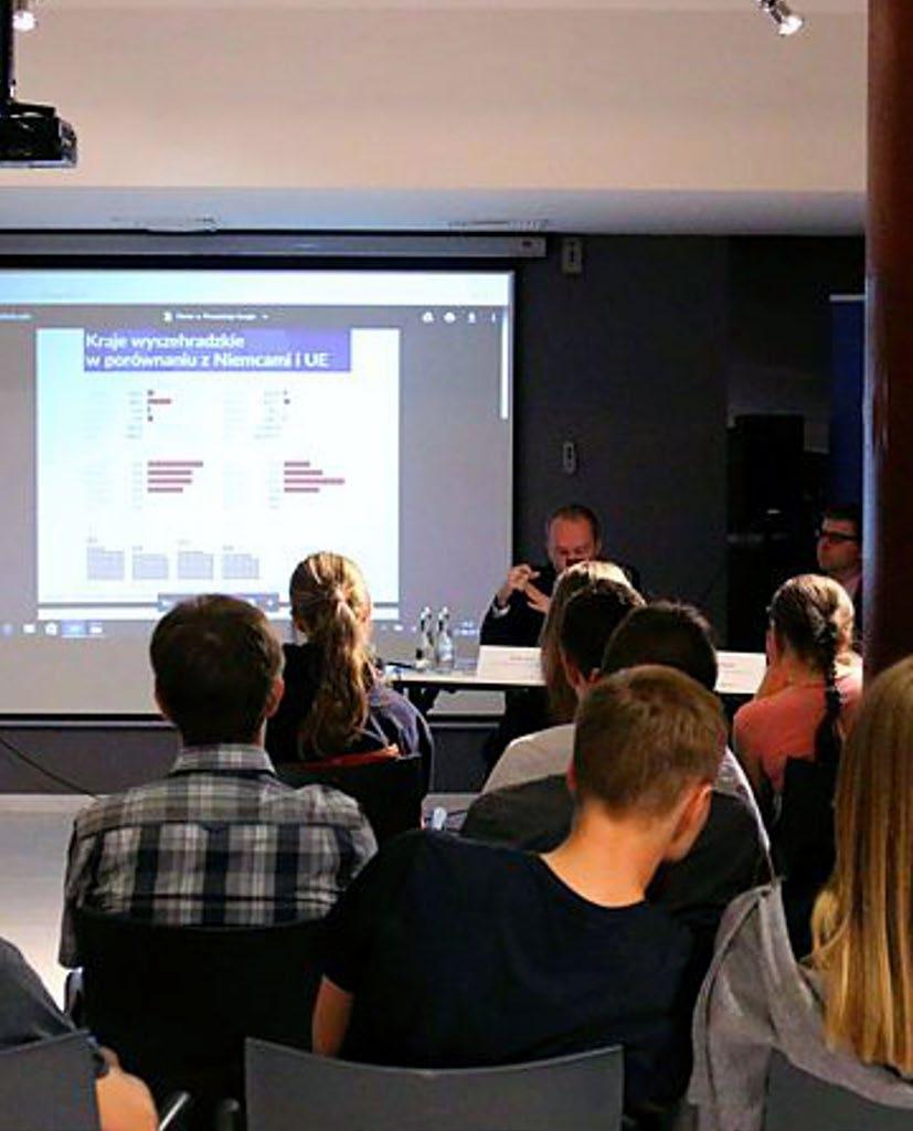 Podczas debaty rozmówcy zwrócili także uwagę na ostatnie wydarzenia związane z kwestią pracowników delegowanych.