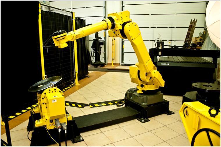 Wielofunkcyjne zrobotyzowane stanowisko technologiczne składające się z :