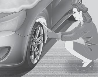 Jazda samochodem Hyundai JAZDA W WARUNKACH ZIMOWYCH OBK059025 E120000ABH Trudne warunki atmosferyczne występujące w zimie powodują szybsze zużycie samochodu oraz inne problemy.