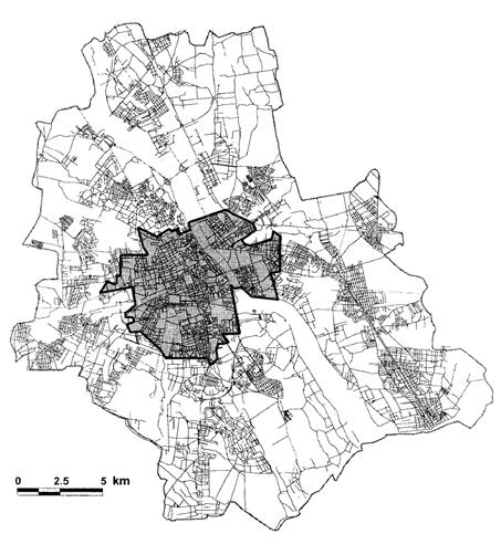 82 Kulon 19 (2014) opracowaniu wyników liczenia z obu sezonów. Należy jednak mieć na uwadze, że wyniki z roku 2013 nie oddają całkowitej liczby gniazd gawrona w Warszawie w tym roku.