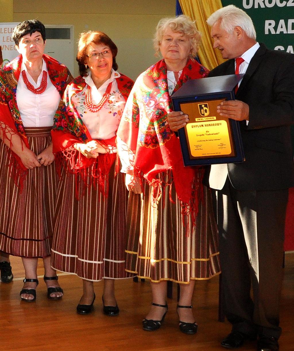 9 Ania Chojecka, Basia Wróbel, Krysia Wetoszka oraz wójt gminy p.