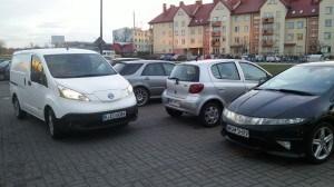 wprowadzają udogodnienia dla właścicieli samochodów hybrydowych i elektrycznych.