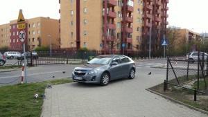 Apelujemy do właścicieli aut parkujcie prawidłowo. Chodnik jest do chodzenia a nie parkowania. Podpatrzone w piątek Nasz piątkowe migawki zaczynamy od południa Ursynowa czyli Kabat.