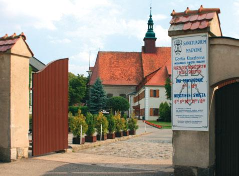 fot. Jan Gać Górka Klasztorna leży koło Łobżenicy, jedynego większego miasteczka w okolicy, na zupełnym pustkowiu, w oprawie lasów liściastych i pól pszenicznych.