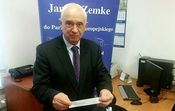 Inne pytania uczniów dotyczyły polityki transportowej, kwestii stawek za pracę kierowców, co doczekało się szczegółowych wyjaśnień, albowiem poseł pracuje w komisji transportu PE i w tych sprawach