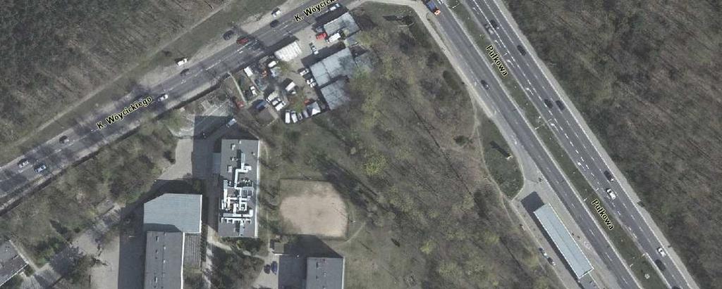 Wariant b zmiana organizacji ruchu na skrzyżowaniu ulicy Pułkowej z ulicą Wóycickiego, ulicą Dzierżoniowską i ulicą Heroldów przy zachowaniu istniejących linii