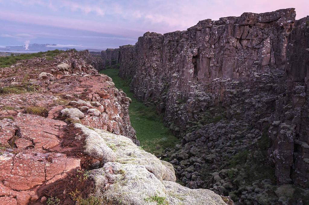 Pingvellir miejsce oddalania się 2 płyt tektonicznych: