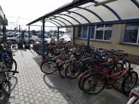 Studenci Uniwersytetu Rzeszowskiego mogą zamieszkać w akademiku po przyznaniu miejsca przez komisję stypendialną (wnioski o miejsce składane są w dziale