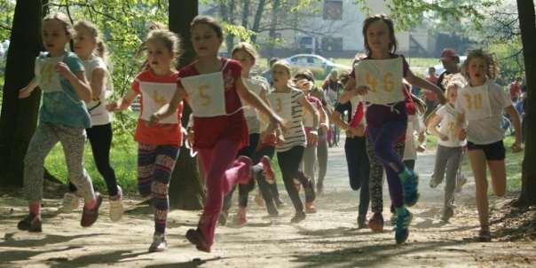 BIEG DZIEWCZĄT rocznika 2006-2007 DYSTANS 600 metrów 1 Dagmara PISKOROWSKA LUKS Żórawina 2 Natasza SAMBORSKA SP 24 Wrocław 3 Julita KOZIEŁ LUKS Żórawina 4 Natalia DOMARADZKA SP 90 Wrocław 5 Matylda