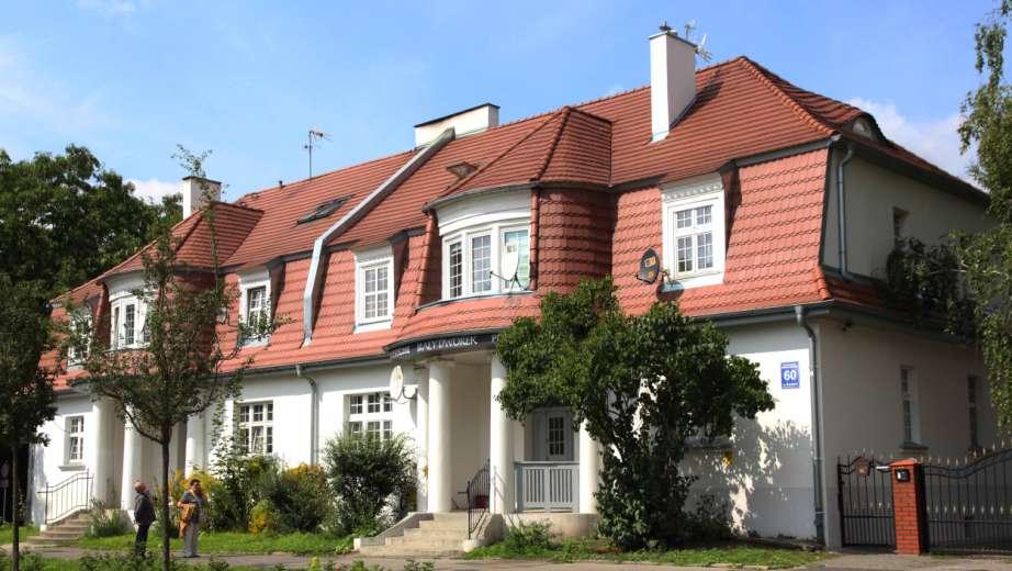 MIESZKALNICTWO Spółka obecnie zarządza blisko 150 budynkami komunalnymi i o
