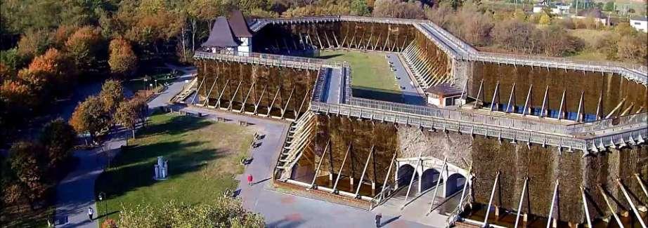 PARK SOLANKOWY TĘŻNIA inowrocławska Tężnię Solankową tworzą dwa połączone ze sobą wieloboki, o obwodzie 322 m i