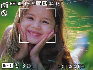 ikonę [ ], a następnie naciśnij przycisk [ Aparat przejdzie do trybu oczekiwania na fotografowanie i pojawi się komunikat [Wł. wykryw. uśmiechu Skieruj aparat w stronę fotografowanej osoby.