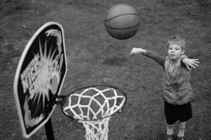 Krótkie czasy otwarcia migawki pozwalają na zatrzymanie ruchu i uzyskanie dynamicznych ujęć sportowych, na których