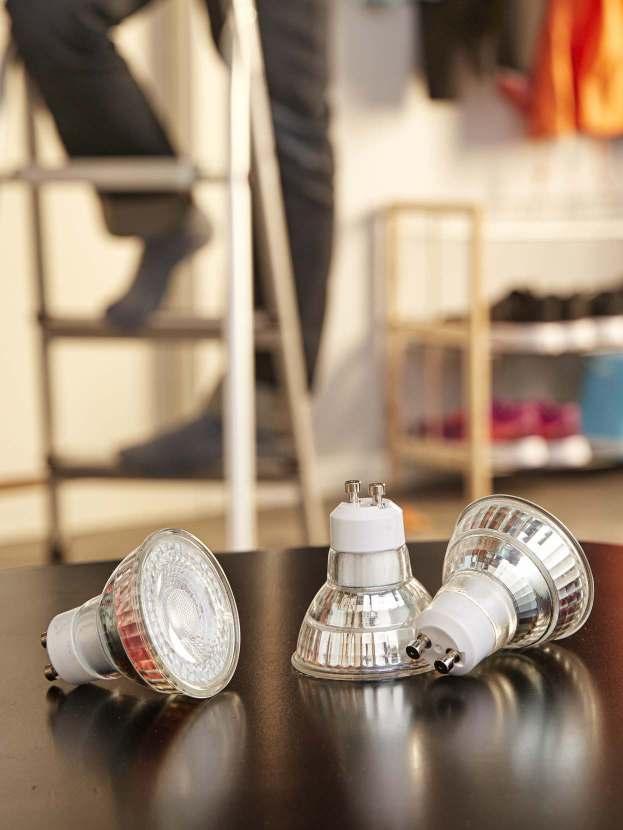 19 /3 szt. Lampy relektorowe LED GU10, 5 W, 36, 3 szt. Moc: 5 W. Klasa energetyczna: A+. Kąt świecenia: 36. Oprawka: GU10. Temperatura barwowa: 2700 K. Pomijalny czas naświetlania: tak.