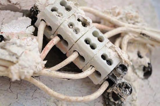 Oferta obejmuje puszki z tworzywa i metalu przeznaczone do systemów instalacyjnych wysoce odpornych na ogień. Produkujemy również zaciski ceramiczne odporne na wysokie temperatury.