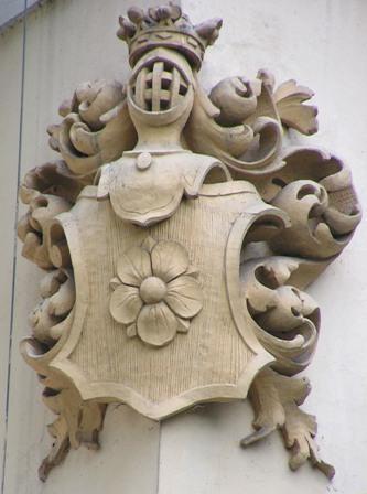 Wappenbeschreibung. Poraj (Rosa, Rosa Alba, Róża, Różyc, Stoice, Una Rosa). In rotem Felde eine silberne, fünfblättrige Rose mit Butzen; Helmschmuck: eine gleiche Rose.