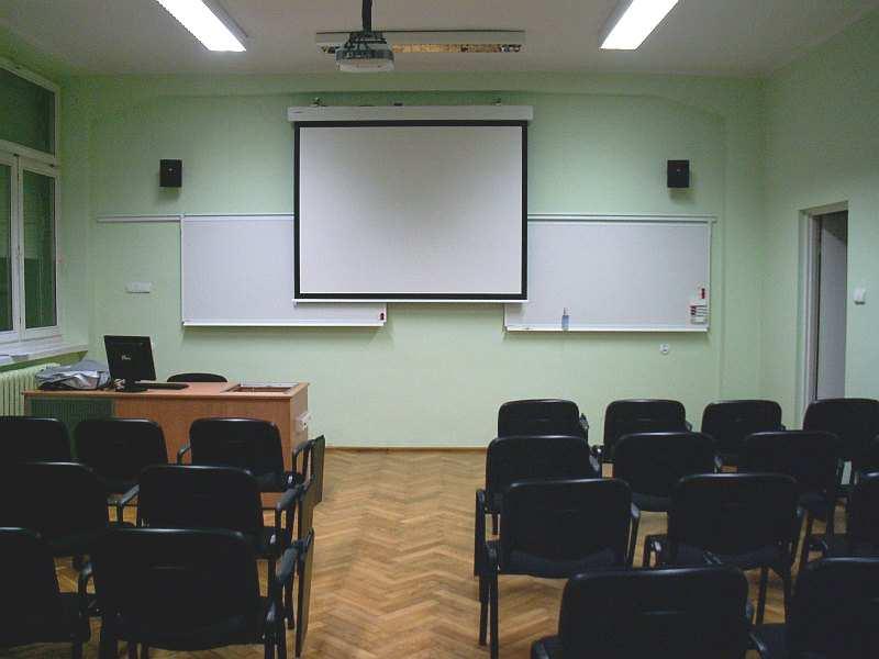6. ZDJĘCIA PODOBNYCH INSTALACJI Dla przybliŝenia koncepcji wyposaŝenia sali, poniŝej przedstawiono kilka zdjęć z instalacji o podobnym charakterze.