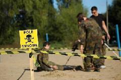 Pole Minowe - od 1650 zł Uczestnicy mają za zadanie rozminowanie wyznaczonego pola oraz