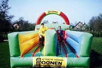 Atrakcje PSI Dmuchańce Bungee Run - 1650 zł Długość: 10 m Szerokość: 4 m Wysokość: 3 m Dwaj