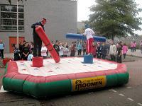 Szerokość: 7 m Wysokość: 0,9 m Rury do skakania - 1320 zł (2 szt). Zapasy w kostiumach sumo.