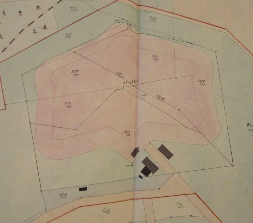 Ryc. 1. Budynki nieobronne przy Forcie V Twierdzy Toruń, stan z początku 1926 r. CAW, sygn. I.371.8.485, Warownia Chodkiewicza. Plan gruntów, 2 V 1926 r. (fragment) kości 2,1 m 21.