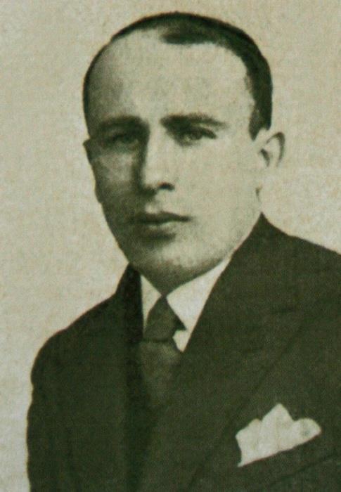Samuel Stendig, nauczyciel języka niemieckiego w Gimnazjum Hebrajskim i w Prywatnej Średniej Szkoły Handlowej na Stradomiu, dyrektor tej drugiej, przewodniczący krakowskiego Towarzystwa