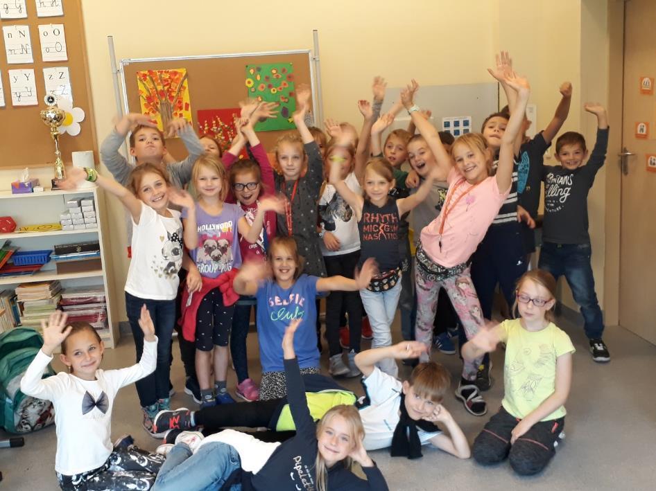 Klasa III Wrzesień Witamy po wakacjach Jak miło wrócić do szkoły tymi słowami uczniowie klasy 3d powitali pierwsze zajęcia Lekcje twórczości Twórcze Rozwiązywanie Problemów.