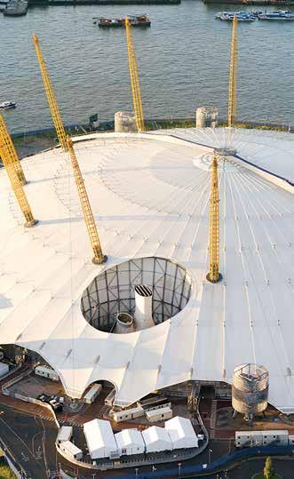 Aby uczynić z tego miejsca atrakcję turystyczną, kierownictwo O2 Arena poprosiło projektantów MSA o opracowanie artystycznego, przyjaznego dla użytkownika systemu ochrony przed upadkiem, z którego