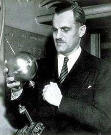W1. Budowa matrii Kwantow własności prominiowania 19 odkryci zjawiska przz Comptona podczas naświtlania grafitu prominiami Röntgna. 197 - Arthur Holly Compton otrzymuj nagrodę Nobla za swoj odkryci.