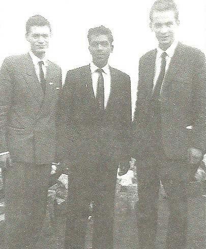 Drezno 1960 Od lewej: Andrzej Adamski, Manuel Aaron i Rafał Marszałek Zdjęcie: Andrzej Filipowicz 22.Obrona Nimzowitscha [E30] GM Donner (Holandia) Sapre (Indie) 1.d4 Sf6 2.c4 e6 3.Sc3 Gb4 4.Gg5 h6 5.