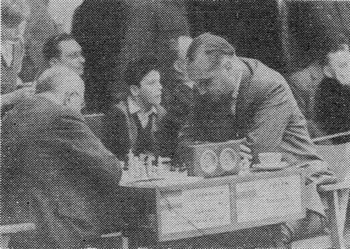 9.e6 Sf6 10.ef7 Kf7 11.Gc4 e6 12.0 0 We8 13.Gg5 Sc6 14.Sc6 bc6 15.Se4 Hb6 16.Kh1 Wd8 17.Hf3 Kg8 18.Sf6 Kh8 19.Sg4 Wf8 20.Hf8 i czarne poddały się.
