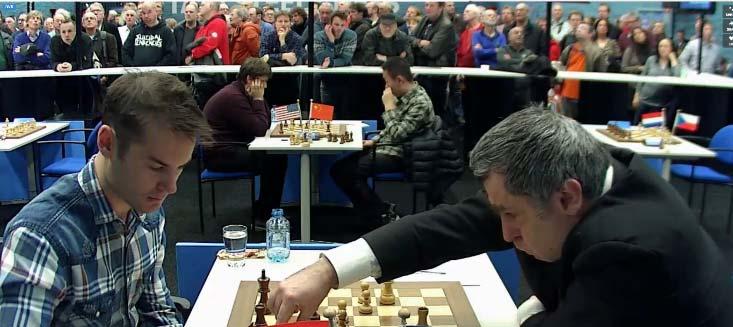 837.Obrona sycylijska [B31] Sarić (po lewej) Iwańczuk Krzysztof Puszczewicz GM Caruana (Włochy) 2820 GM Carlsen (Norwegia) 2862 1.e4 c5 2.Sf3 Sc6 3.Gb5 g6 4.Gc6 dc6 5.d3 Gg7 6.h3 Sf6 7.Sc3 b6 8.