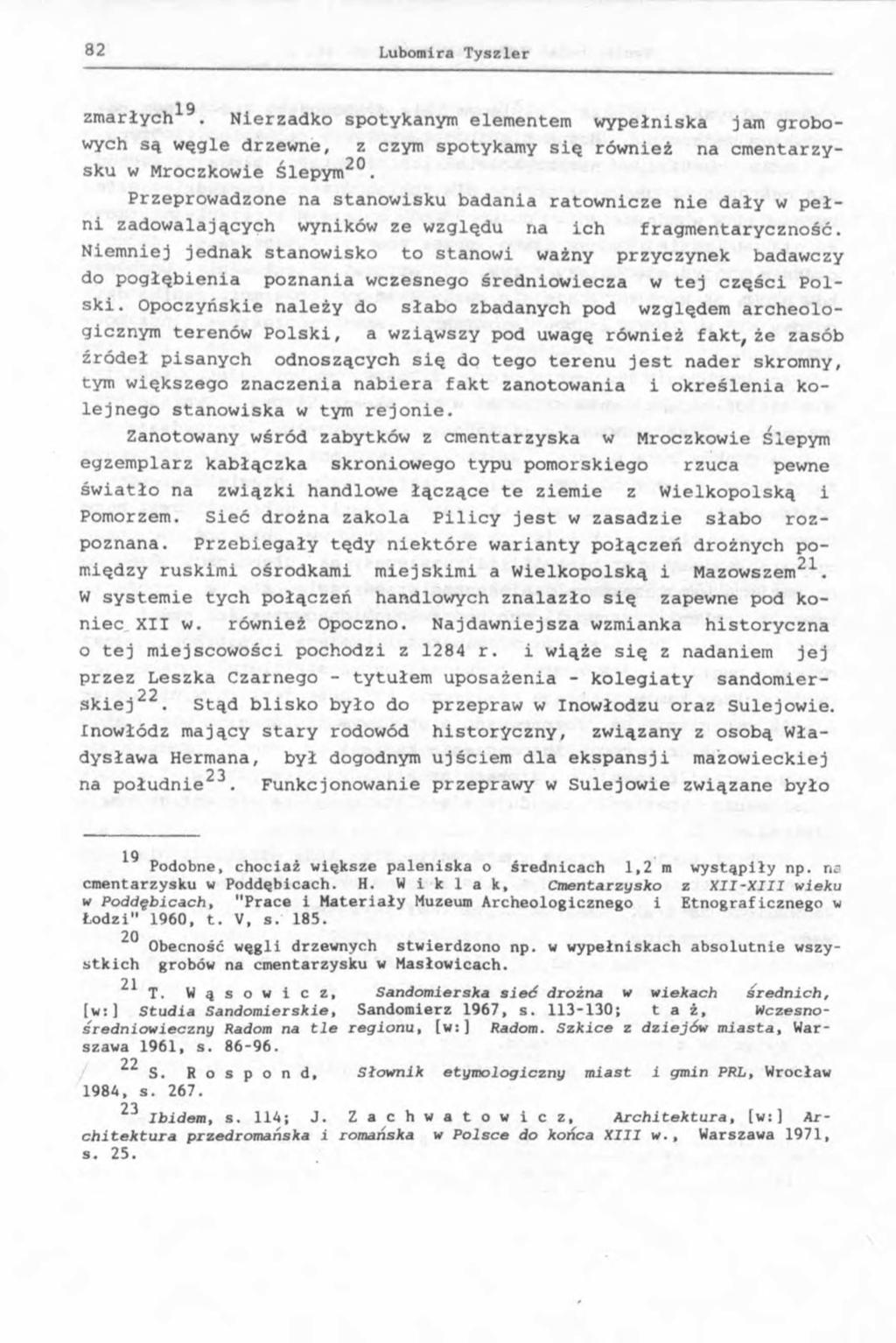 19 zmarłych. Nierzadko spotykanym elementem wypełniska jam grobowych są węgle drzewne, z czym spotykamy sią również na cmentarzysku w Mroczkowie Ślepym2.