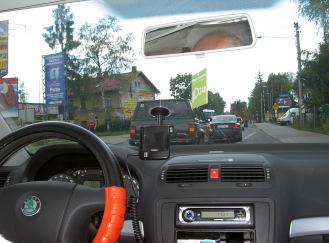 W dni targowe, przy kaŝdym zamknięciu rogatek, korek sięga paruset metrów. 1.