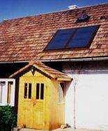Są to panele umieszcza się zazwyczaj na dachu domu, pod kątem zapewniającym największy pobór ciepła słonecznego.