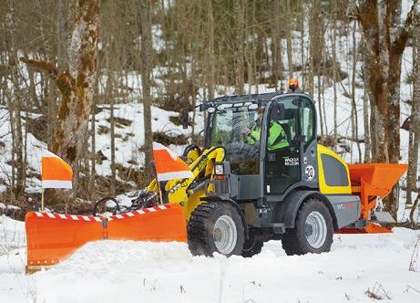 (kg) 5 100 Moc silnika (kw) 55,4 * 1,6 t/m³ gęstości nasypowej Poziom emisji spalin IIIA lub IIIB: do wyboru ogółem trzy