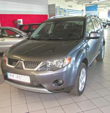 Mercedes tym debiutem zada³ bolesny cios swoim najwiêkszym rywalom BMW serii 3 oraz Audi A4 i tym samym chce byæ o krok przed nimi.