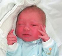 Urodzi³am siê 19 kwietnia o godzinie 15.55. Wa ê 3340 g, a mierzê 54 cm. Moimi rodzicami s¹ Magdalena i Marcin Szymkowiakowie. Mieszkamy w Jerce.
