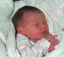 Mieszkamy w Siedmiorogowie II. Nazywam siê Roksana Wasielewska. Moja mama Magdalena urodzi³a mnie 20 kwietnia o godzinie 10.45. Wa ê 3110 g, a mierzê 52 cm.