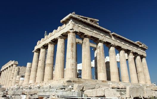 Każdy otrzyma pakiet śniadaniowy; Przyjazd do Aten w godzinach porannych, przejazd obok portu Pireus, świątyni Zeusa Olimpijskiego, Łuku Hadriana.