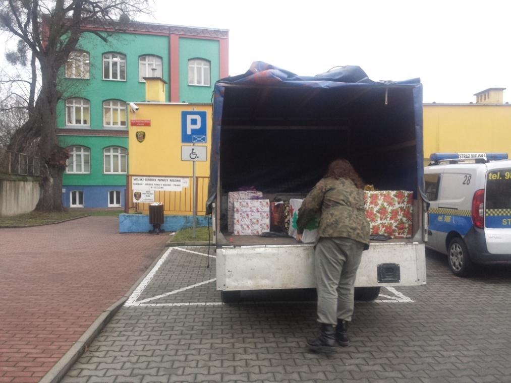 Dary pomogła nam przewieźć bezpłatnie firma Kowal, której właścicielem jest Pan Arkadiusz Frontczak - Radny Osiedla Stołczyn.