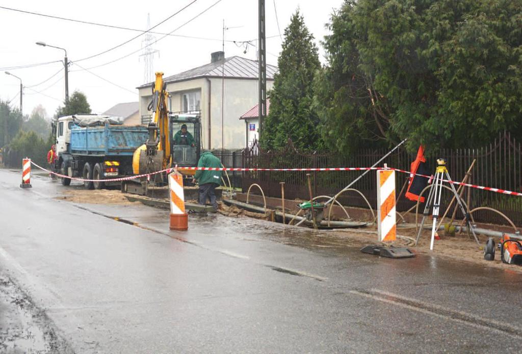 ROZBUDOWA SIECI KANALIZACYJNEJ inwestycje Prace przy budowie kanalizacji Budowa kanalizacji w ul.