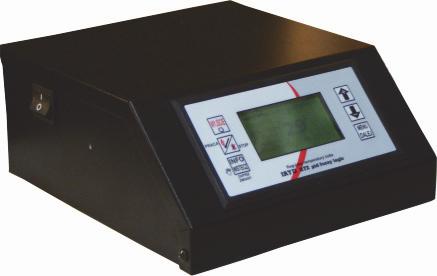 Wymiary otworu na panel: 112-115mm x 57,5-58,5mm. Specjalne zatrzaski umożliwiające łatwy demontaż. Pionowy montaż regulatora: - na bocznej izolacji kotła C.O.