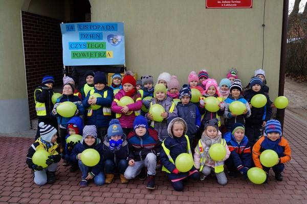 DZIEŃ CZYSTEGO POWIETRZA 14 listopada zorganizowaliśmy w naszym przedszkolu "Dzień Czystego Powietrza".