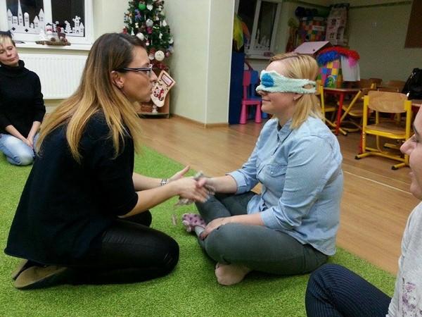 SENSORYCZNE DOZNANIA Sensoryczne doznania - takie hasło towarzyszyło podczas spotkania z rodzicami grupy przedszkolnej Biedronki.