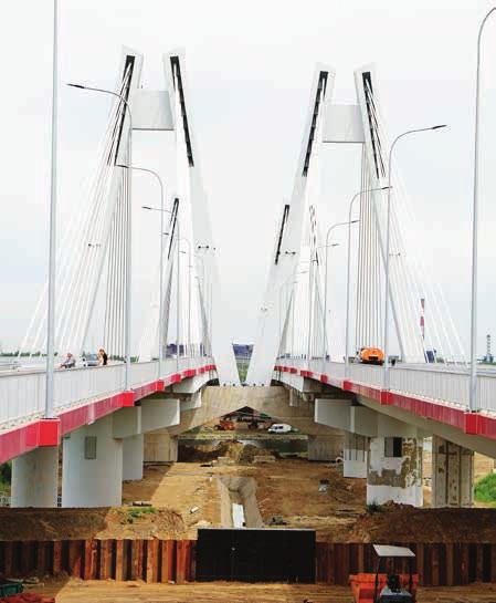Nowo otwarty most przez Wisłę to obecnie największy i najbardziej okazały obiekt inżynieryjny w Krakowie, to także najtrudniejszy element drogi S7 na zrealizowanym odcinku.