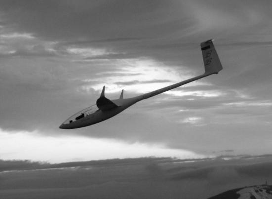 Tu już, moim zdaniem, niewiele uda się zyskać bez stosowania sztuczek jak np. aktywne sterowanie warstwą przyścienną. Nie znaczy to jednak, że rozwój aerodynamiki szybowców również dotarł do ściany.