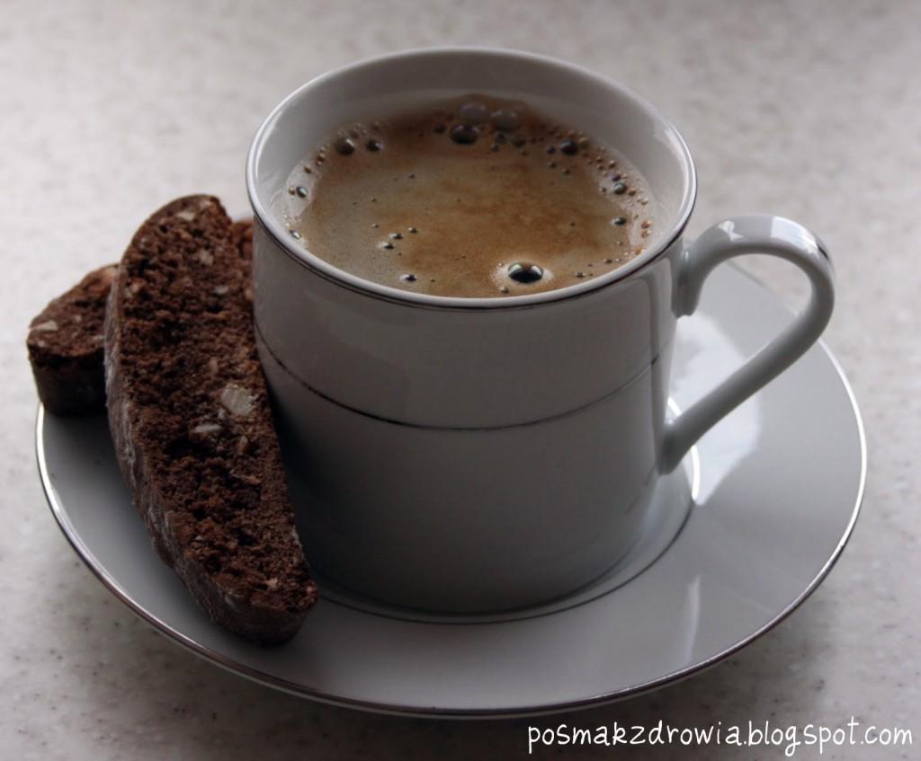 Po tym czasie przekładamy powstałe biscotti na druciany ruszt i pozwalamy im, co najmniej 1 godzinę na wychłodzenie przed podaniem.